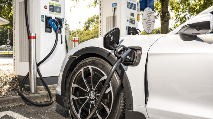 Porsche Taycan Cross Turismo 4S Charging