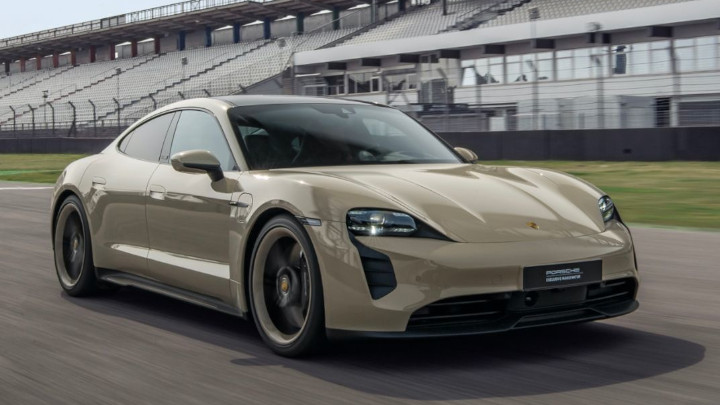 Porsche Taycan GTS Front
