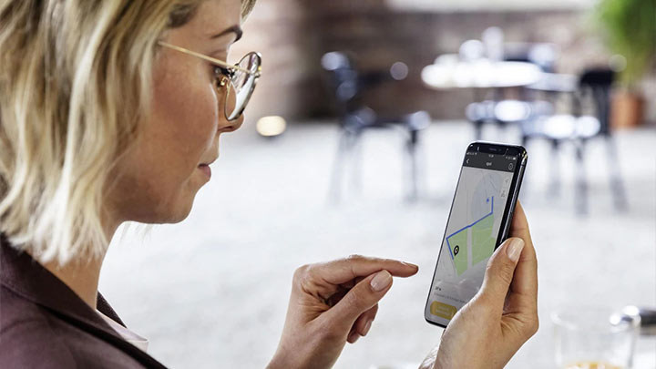 lady using smart app