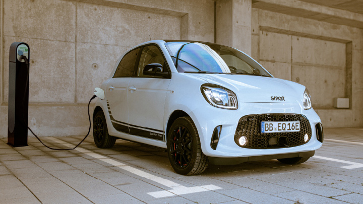 new smart forfour EQ on charge