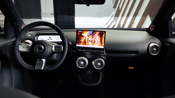 Smart #2 interior black dashboard