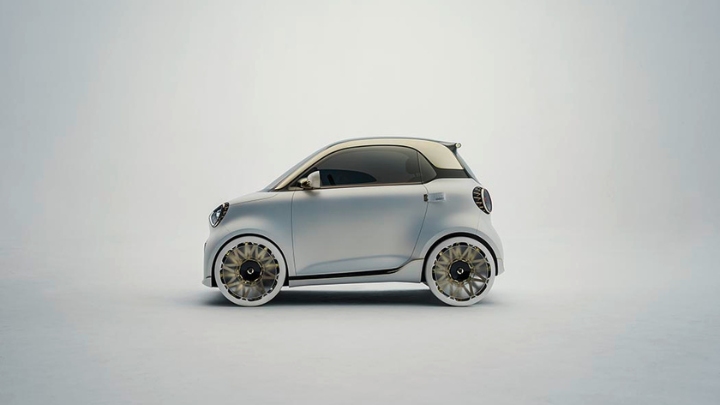 White smart #2 Exterior Side in Studio