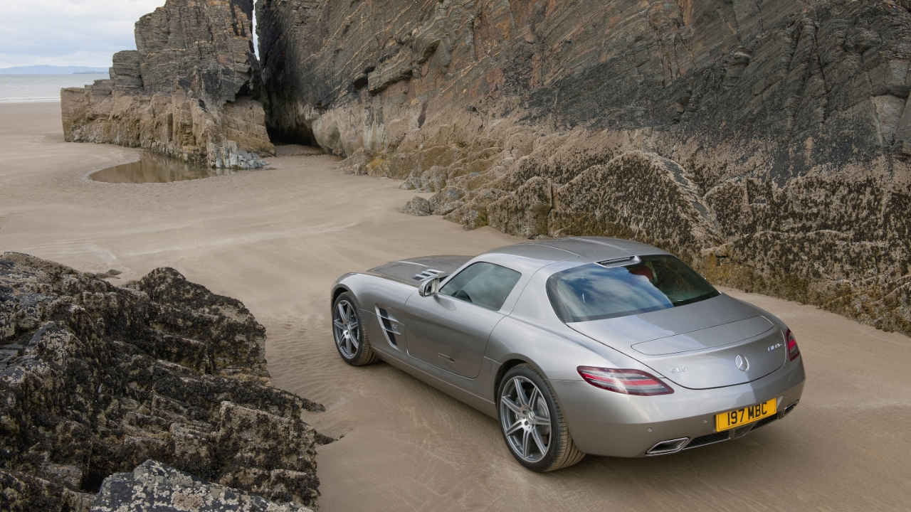 Mercedes-AMG SLS Beach Large
