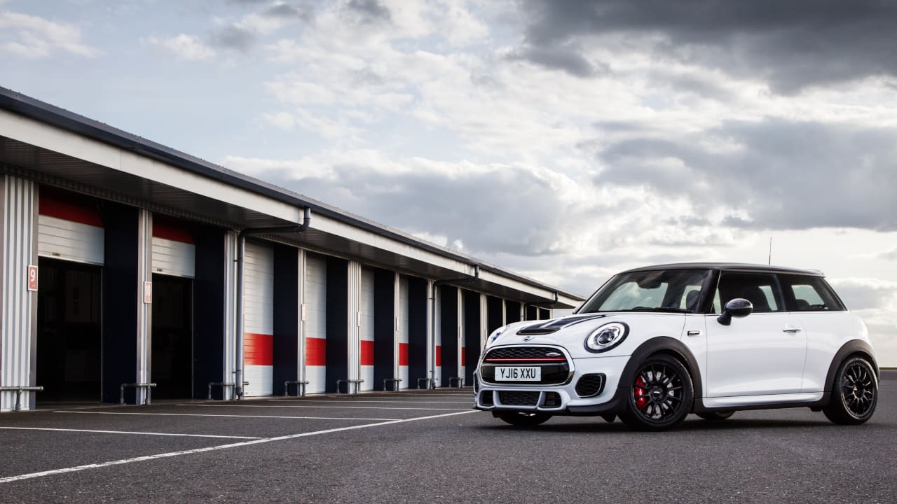White MINI JCW Challenge Static Front